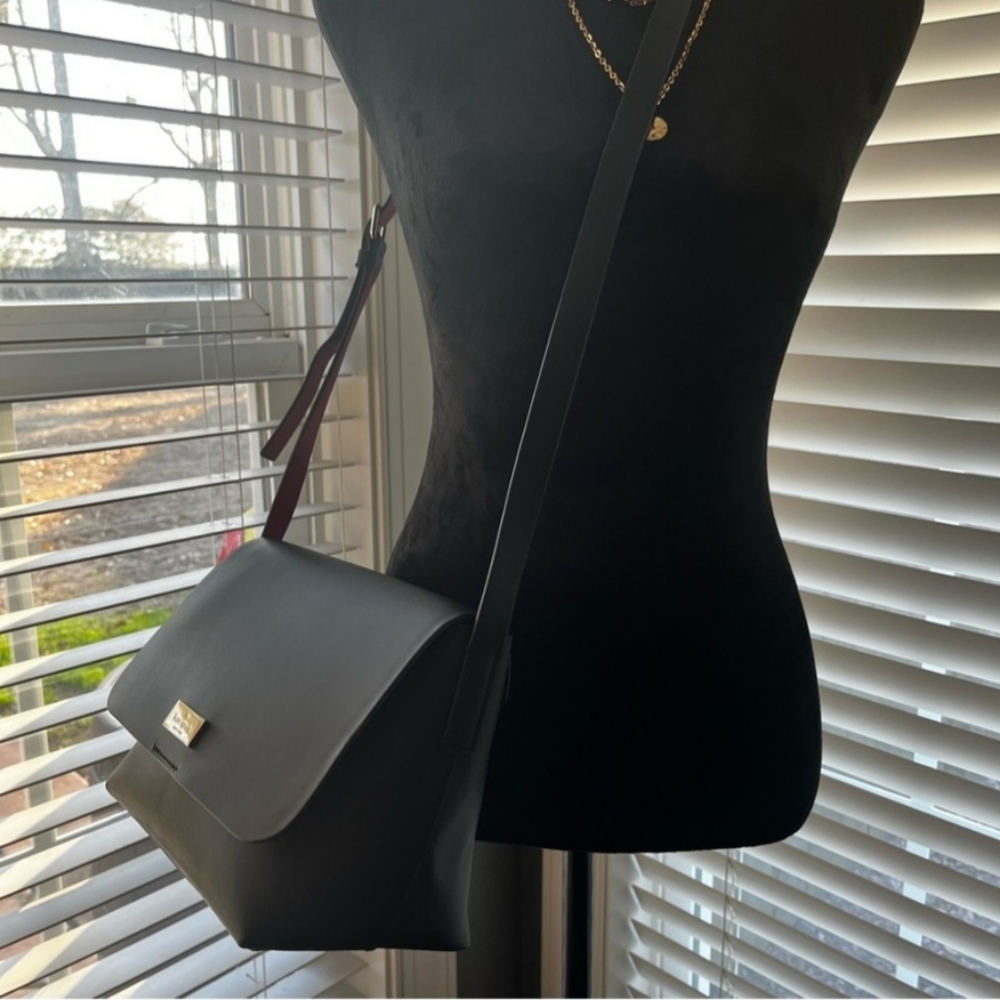 Kate Spade Madie Crossbody w/Hot Pink Interior - Picture 3 of 11
